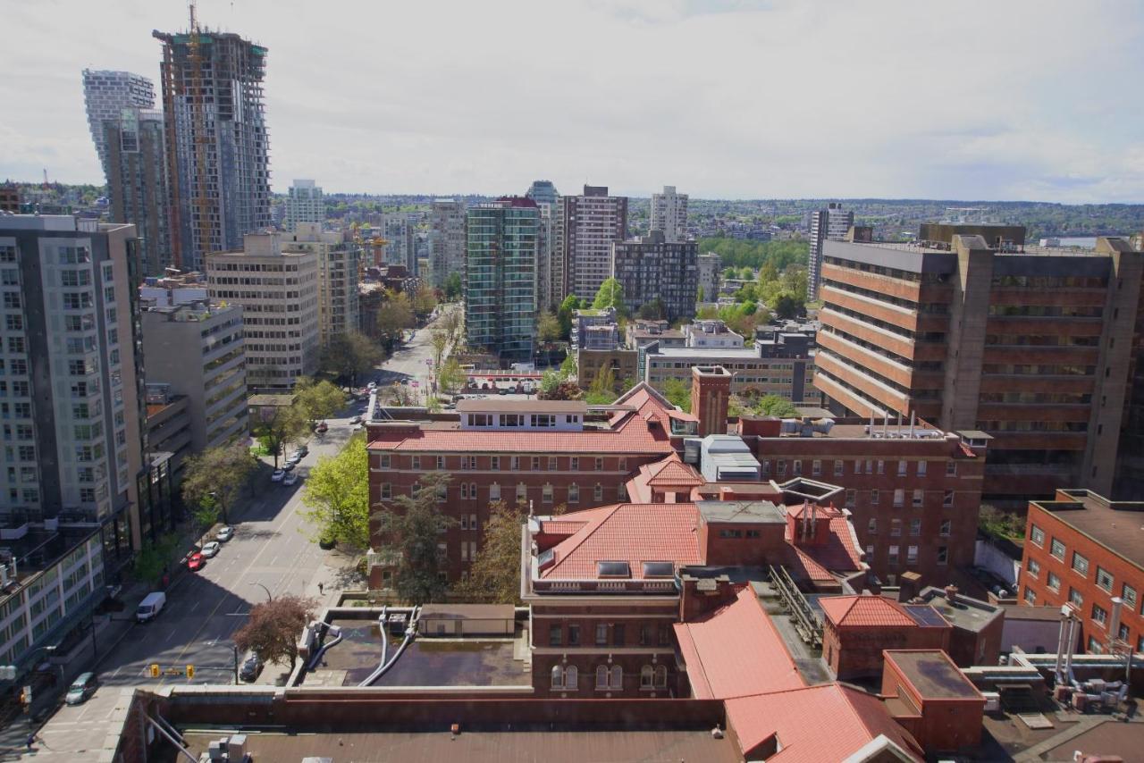 Century Plaza Hotel Vancouver Exterior foto